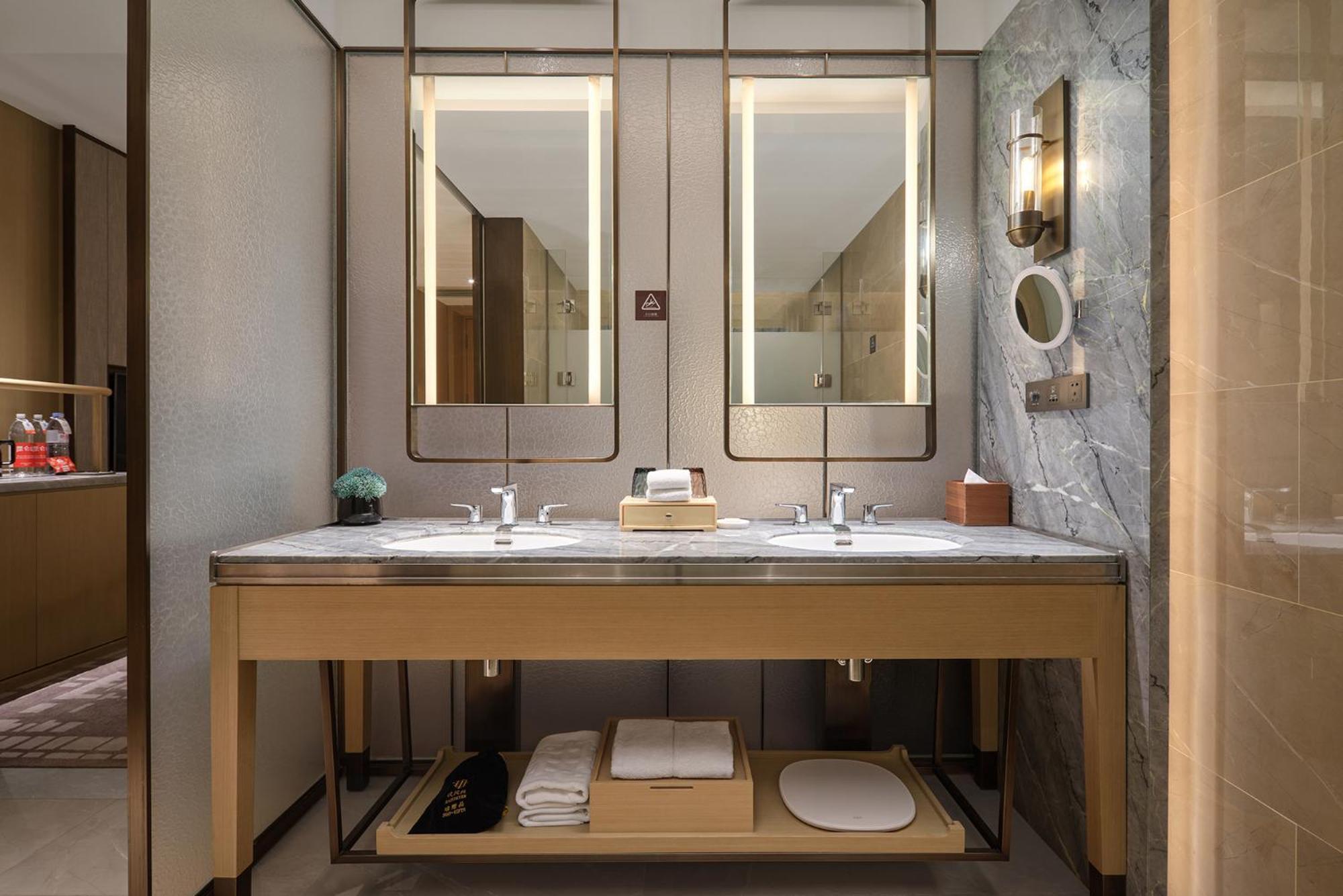 Dongguan Dongcheng International Hotel - Free Shuttle Buses For Executive Room Guests During Canton Fair 외부 사진
