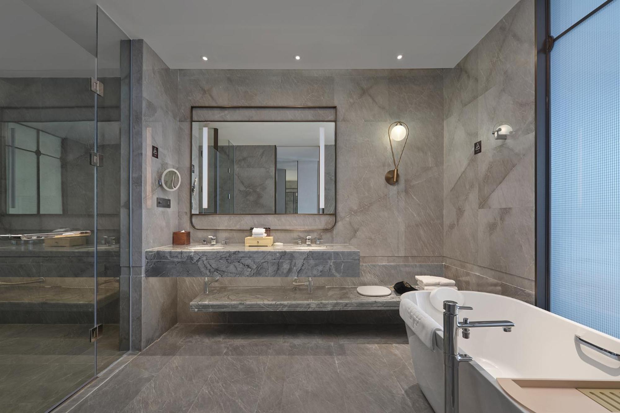 Dongguan Dongcheng International Hotel - Free Shuttle Buses For Executive Room Guests During Canton Fair 외부 사진