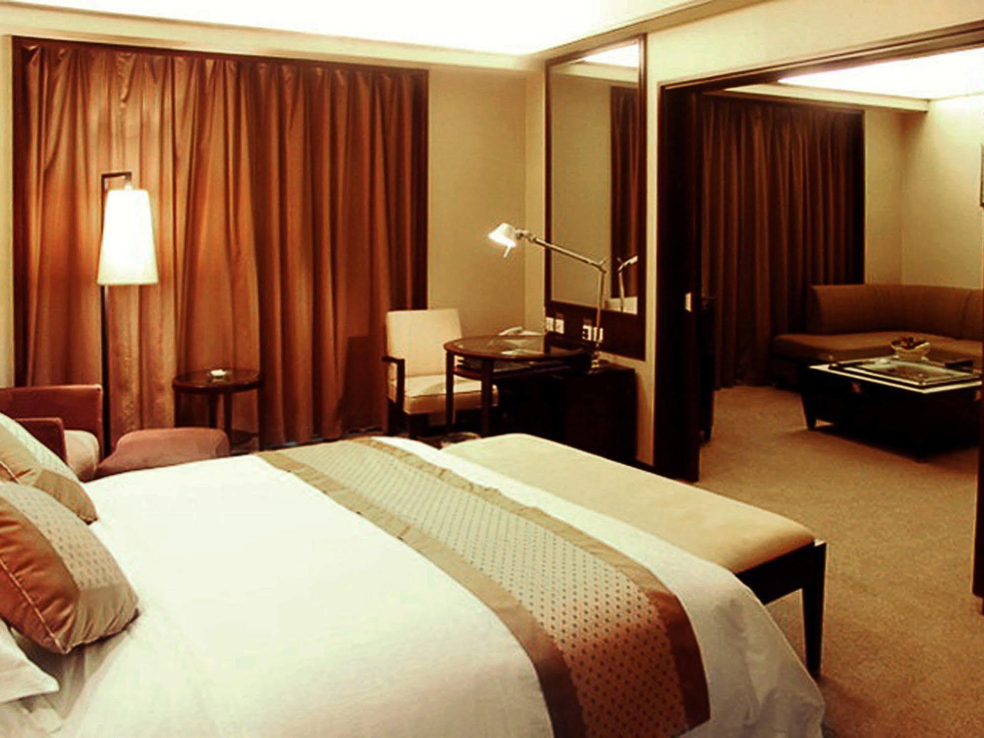 Dongguan Dongcheng International Hotel - Free Shuttle Buses For Executive Room Guests During Canton Fair 외부 사진