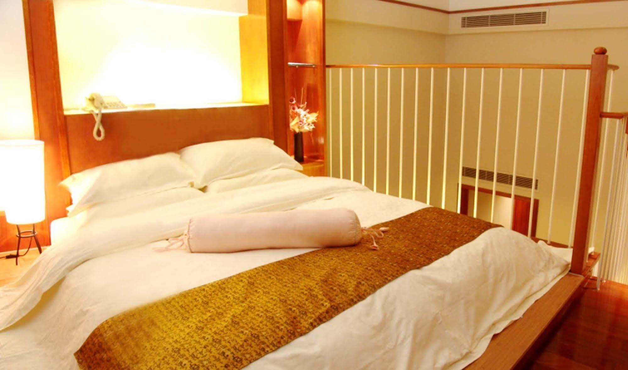 Dongguan Dongcheng International Hotel - Free Shuttle Buses For Executive Room Guests During Canton Fair 외부 사진